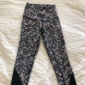 Lululemon Wunder Under Scallop 23” Legging